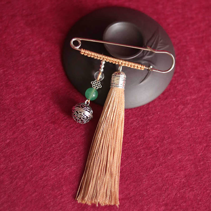 Broche à pompons rétro spirituelle pour la protection et la chance