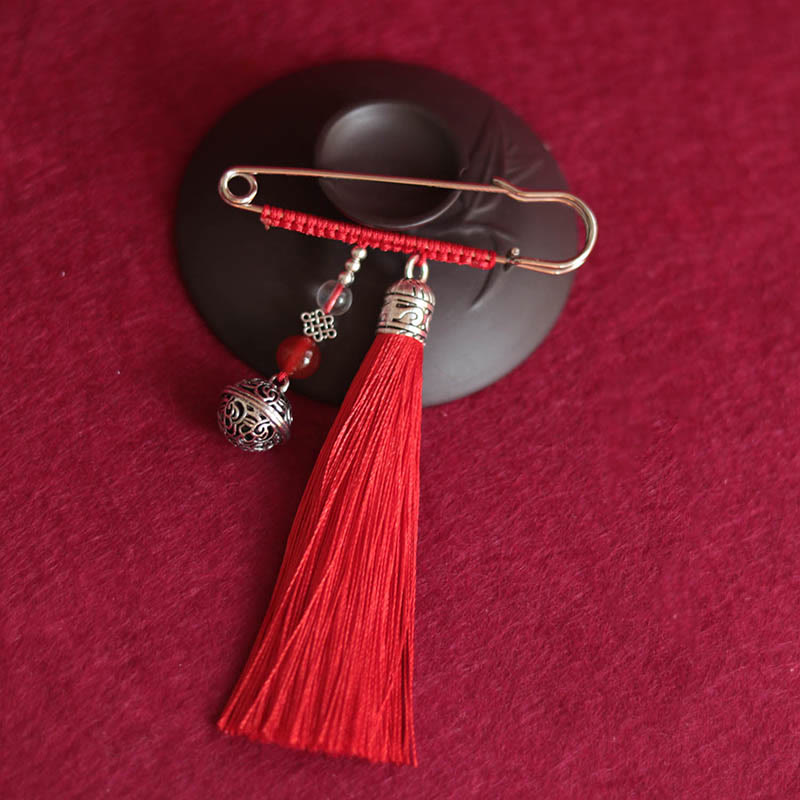 Broche à pompons rétro spirituelle pour la protection et la chance