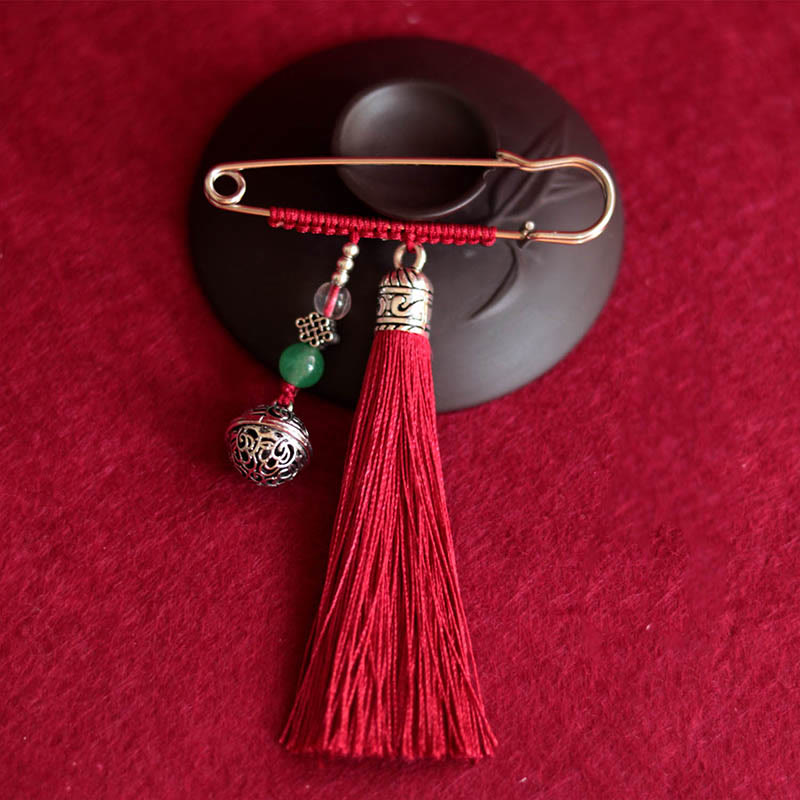 Broche à pompons rétro spirituelle pour la protection et la chance