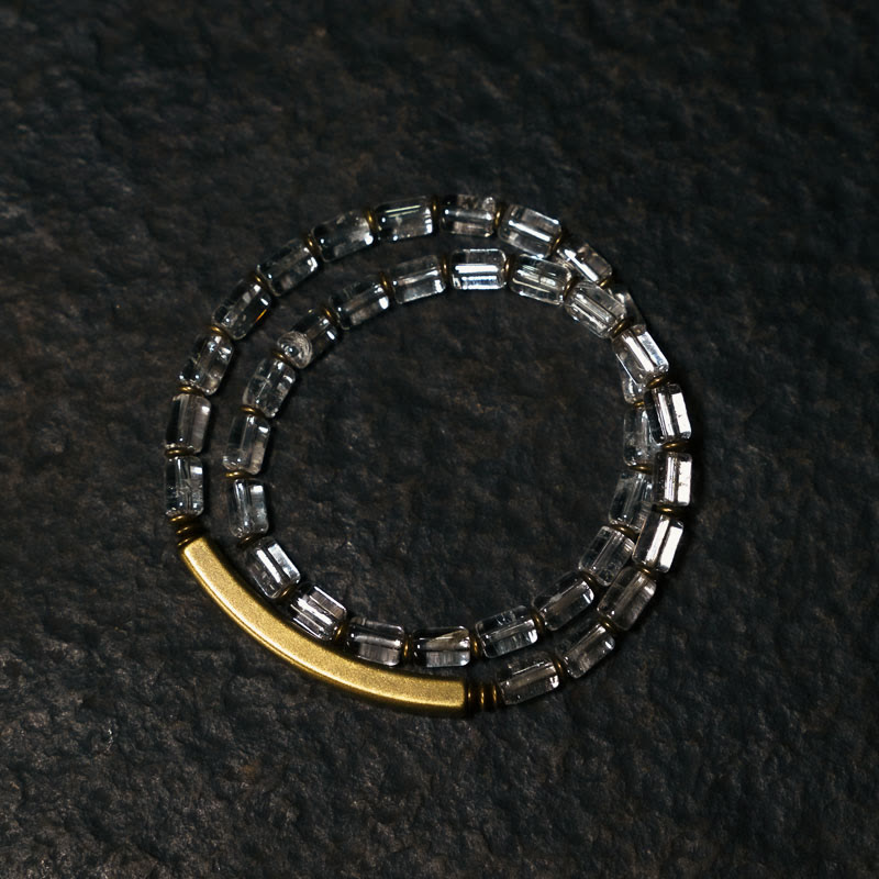 Bracelet carré en cuivre et cristal blanc pour la chance et l'équilibre