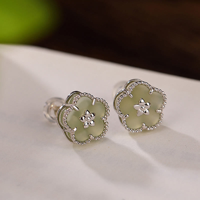 Boucles d'oreilles à tige en argent sterling et jade Hetian en forme de fleur de prunier
