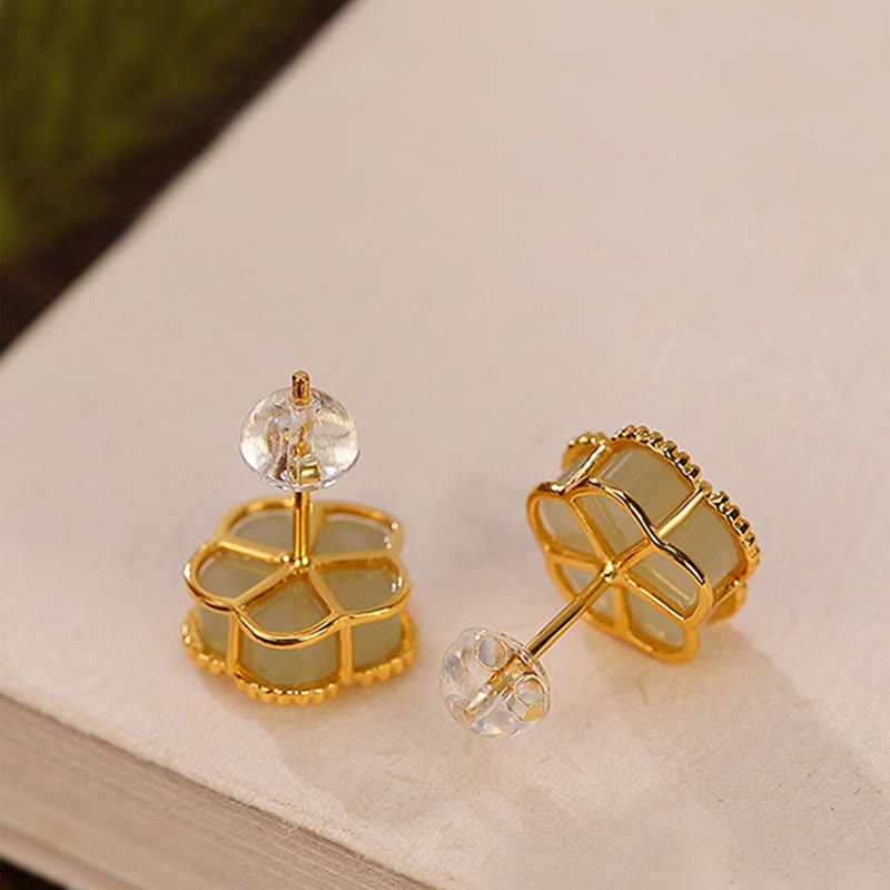 Boucles d'oreilles à tige en argent sterling et jade Hetian en forme de fleur de prunier