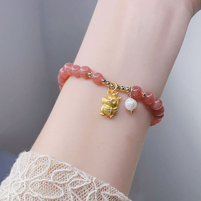 Bracelet de protection à breloques en quartz fraise et perle de dragon