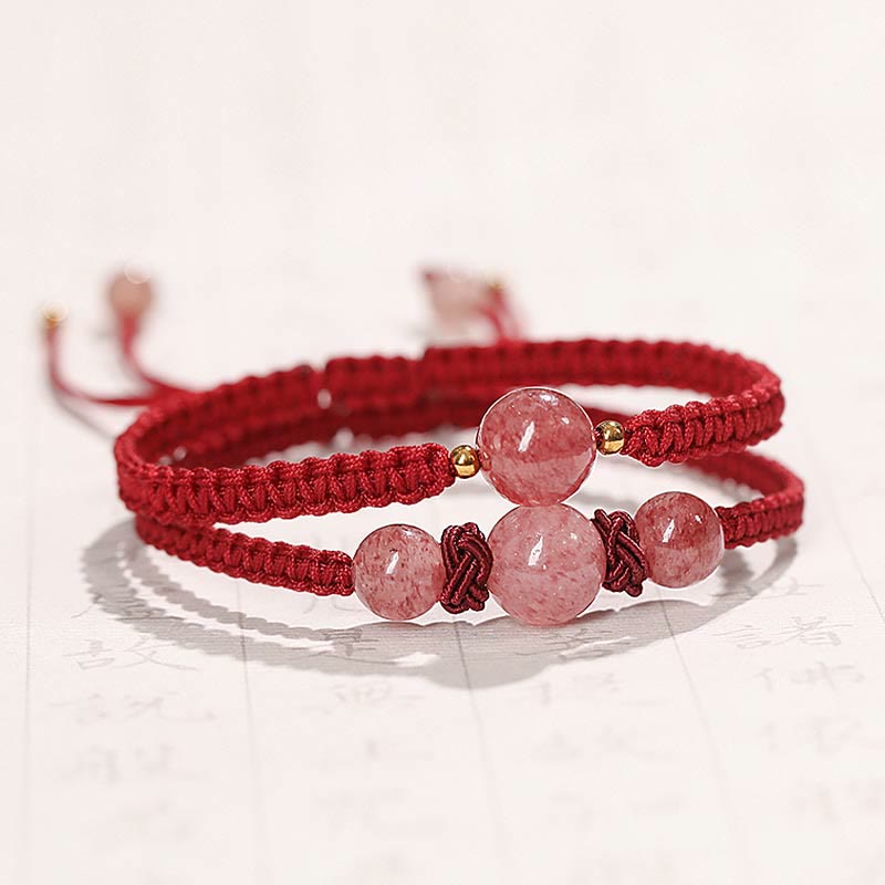 Bracelet d'amour en quartz fraise avec protection en fil rouge