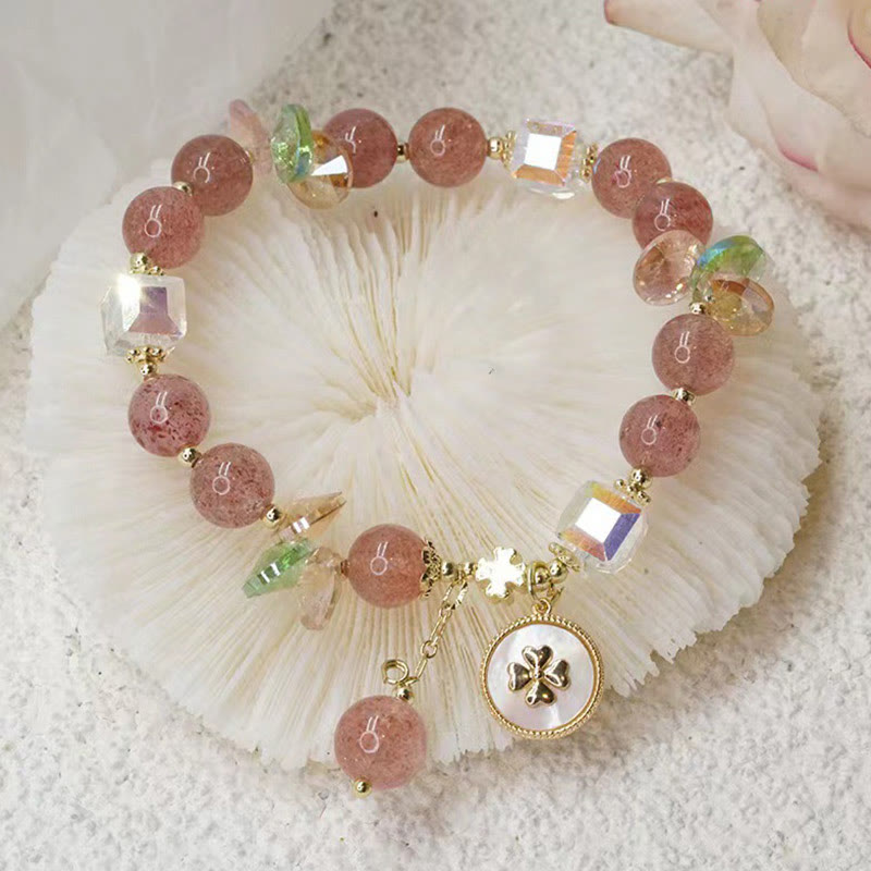Bracelet spirituel porte-bonheur en quartz fraise et trèfle à quatre feuilles