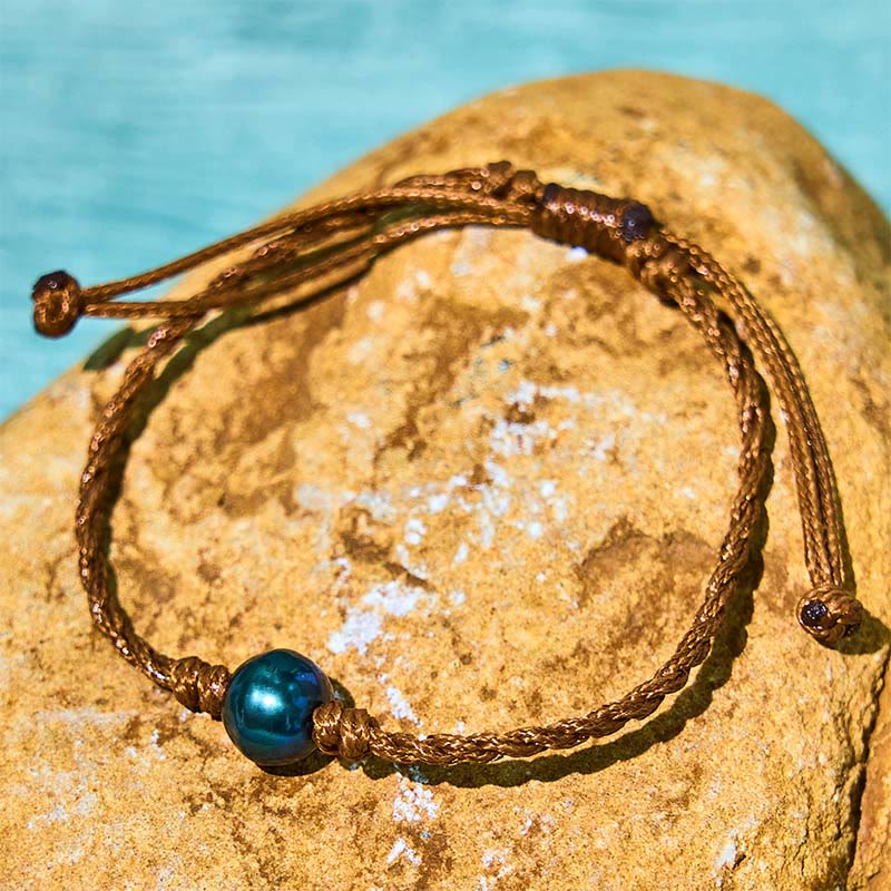 Bracelet Sagesse en perles noires de Tahiti sur corde cirée, 14-19 cm