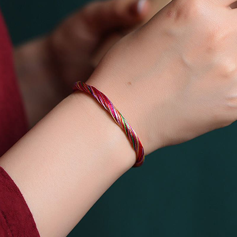 Bracelet de protection tibétain à cinq fils colorés et fil rouge