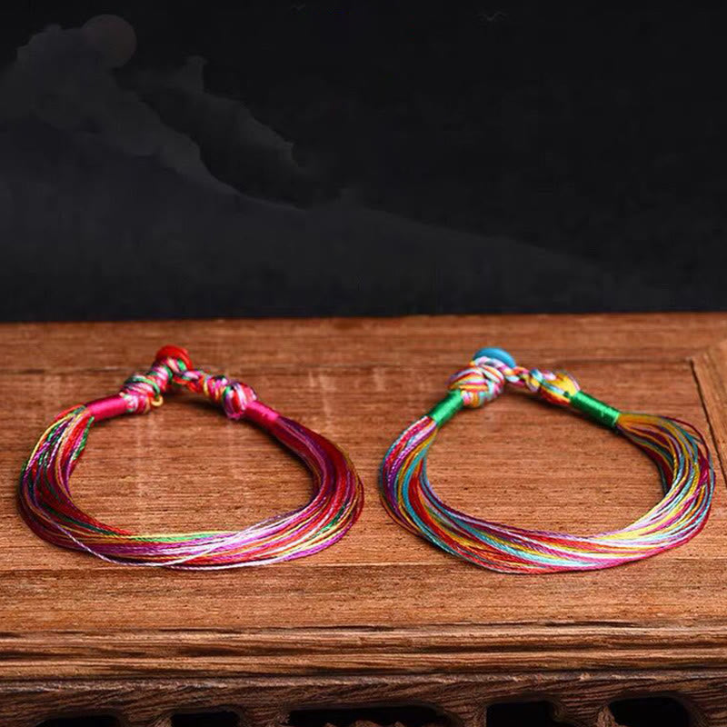 Bracelet de protection tibétain à cinq fils colorés et fil rouge