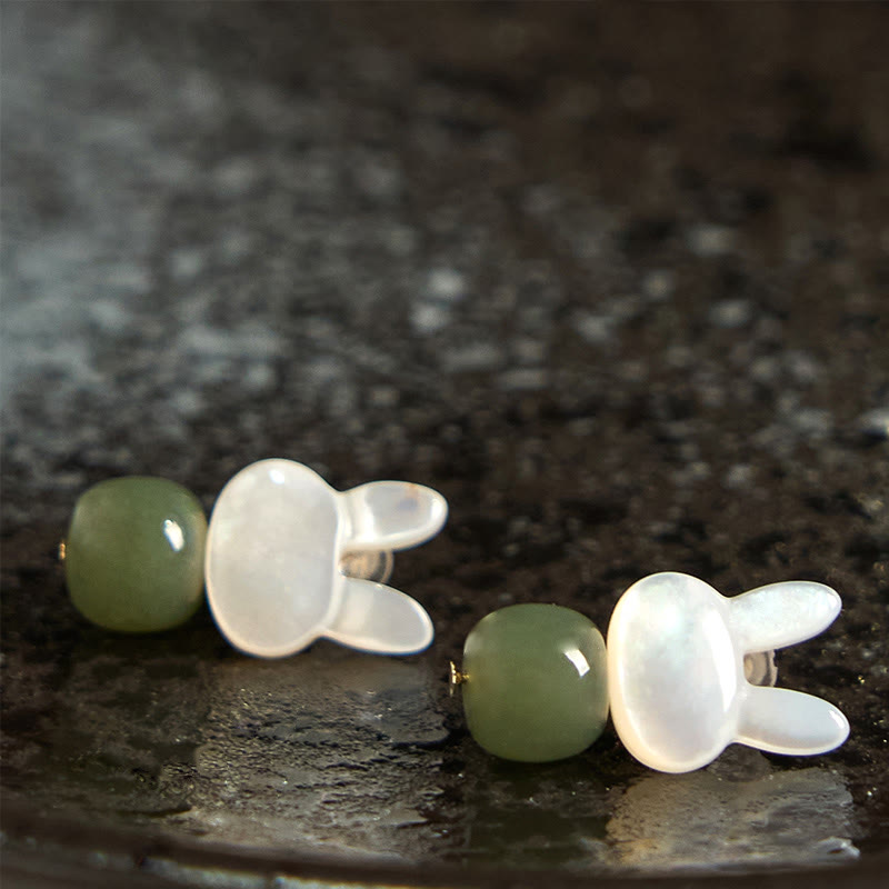 Boucles d'oreilles lapin porte-bonheur en pierre de Tridacna et jade Hetian