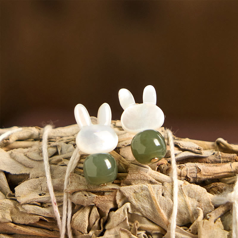 Boucles d'oreilles lapin porte-bonheur en pierre de Tridacna et jade Hetian