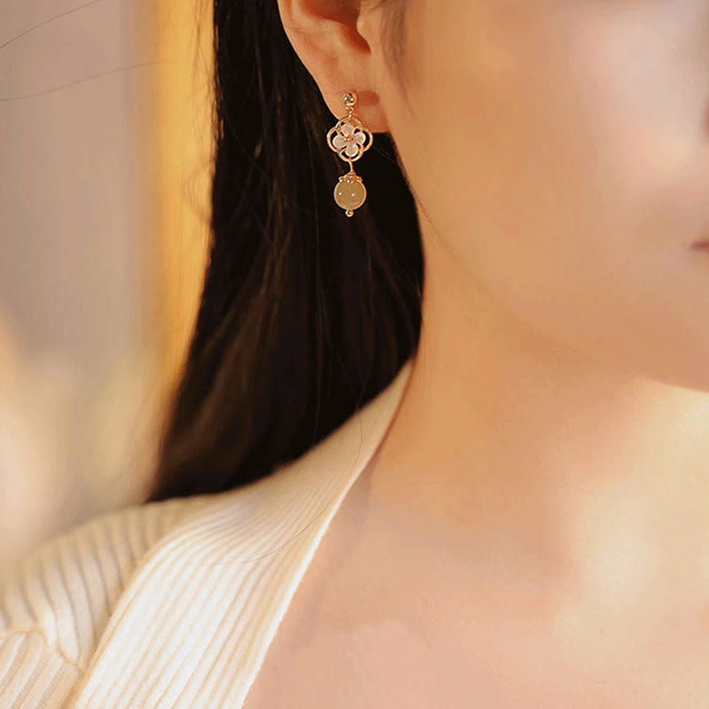 Boucles d'oreilles pendantes en jade Tridacna pour la prospérité et le calme