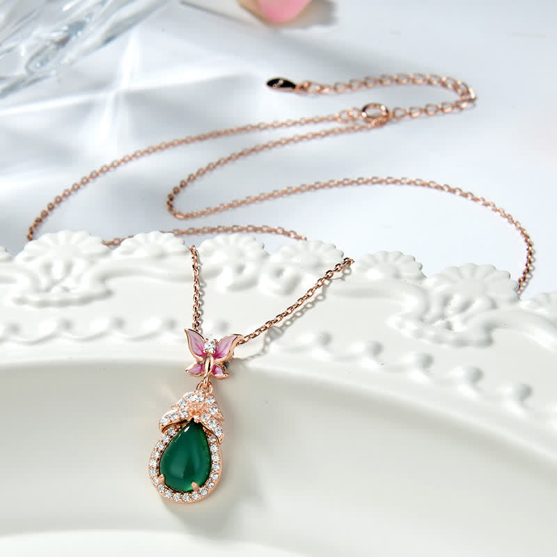 Collier unisexe Courage en calcédoine verte et papillon en argent ou or rose