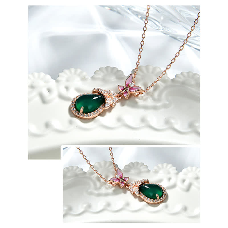 Collier unisexe Courage en calcédoine verte et papillon en argent ou or rose