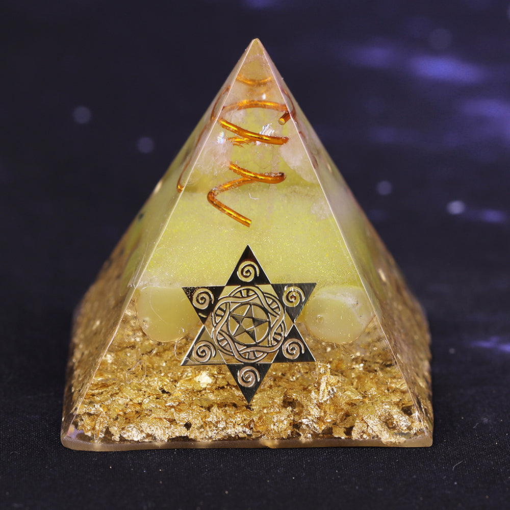 Pyramide d'orgonite de richesse et de prospérité
