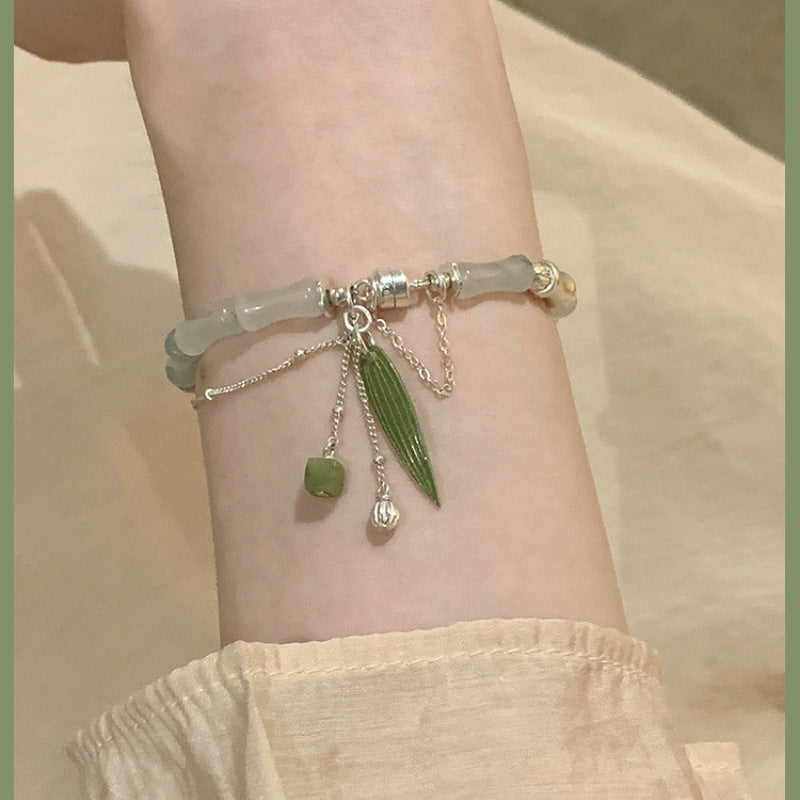 Bracelet du bonheur en jade blanc avec breloque lanterne en feuille de bambou
