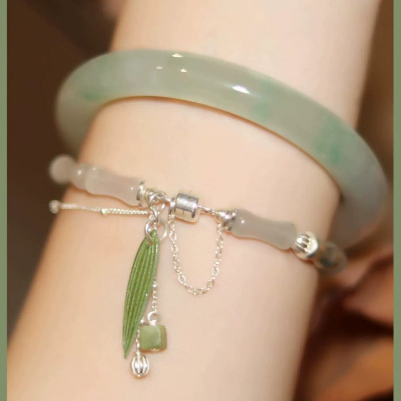 Bracelet du bonheur en jade blanc avec breloque lanterne en feuille de bambou