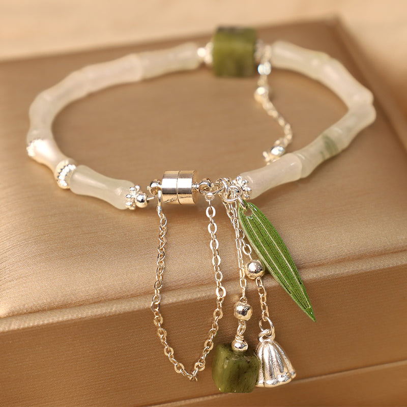 Bracelet du bonheur en jade blanc avec breloque lanterne en feuille de bambou