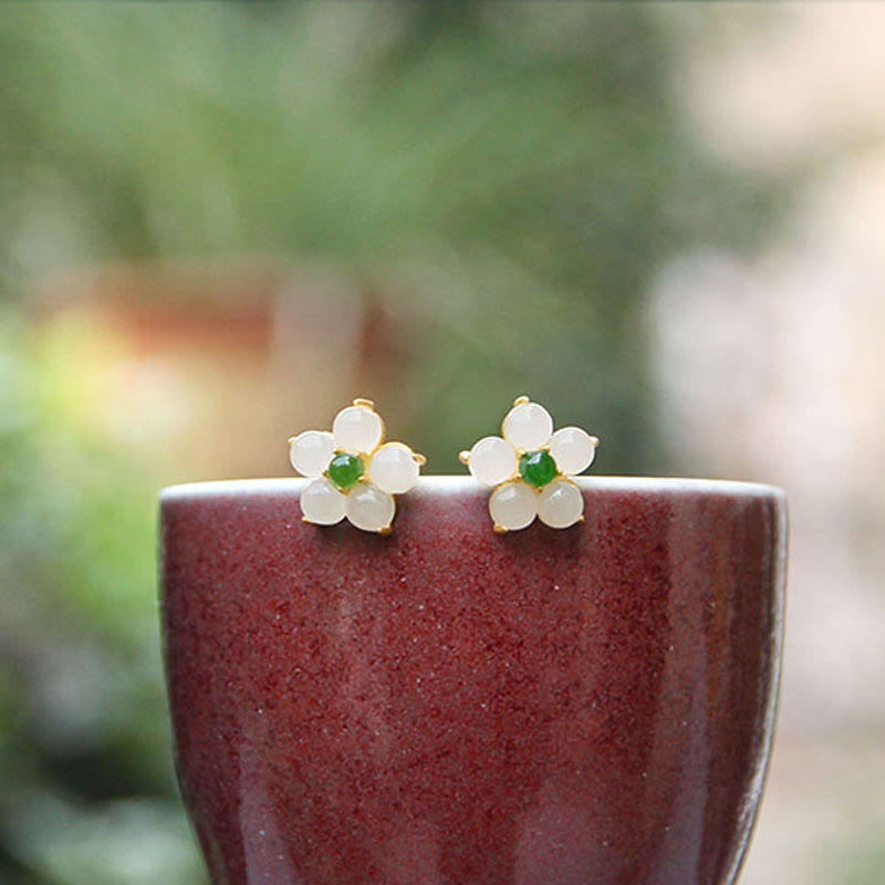 Boucles d'oreilles à tige en jade blanc porte-bonheur pour la protection