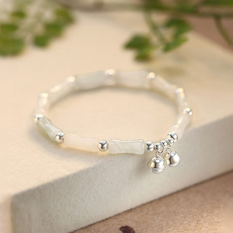 Bracelet porte-bonheur en jade blanc avec breloque en bambou