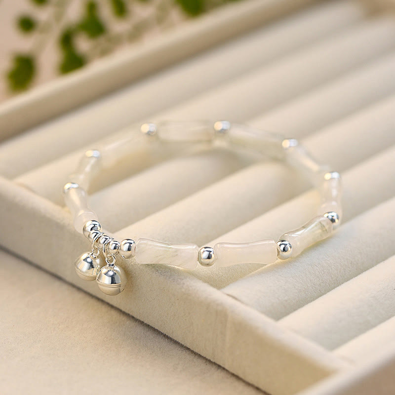 Bracelet porte-bonheur en jade blanc avec breloque en bambou