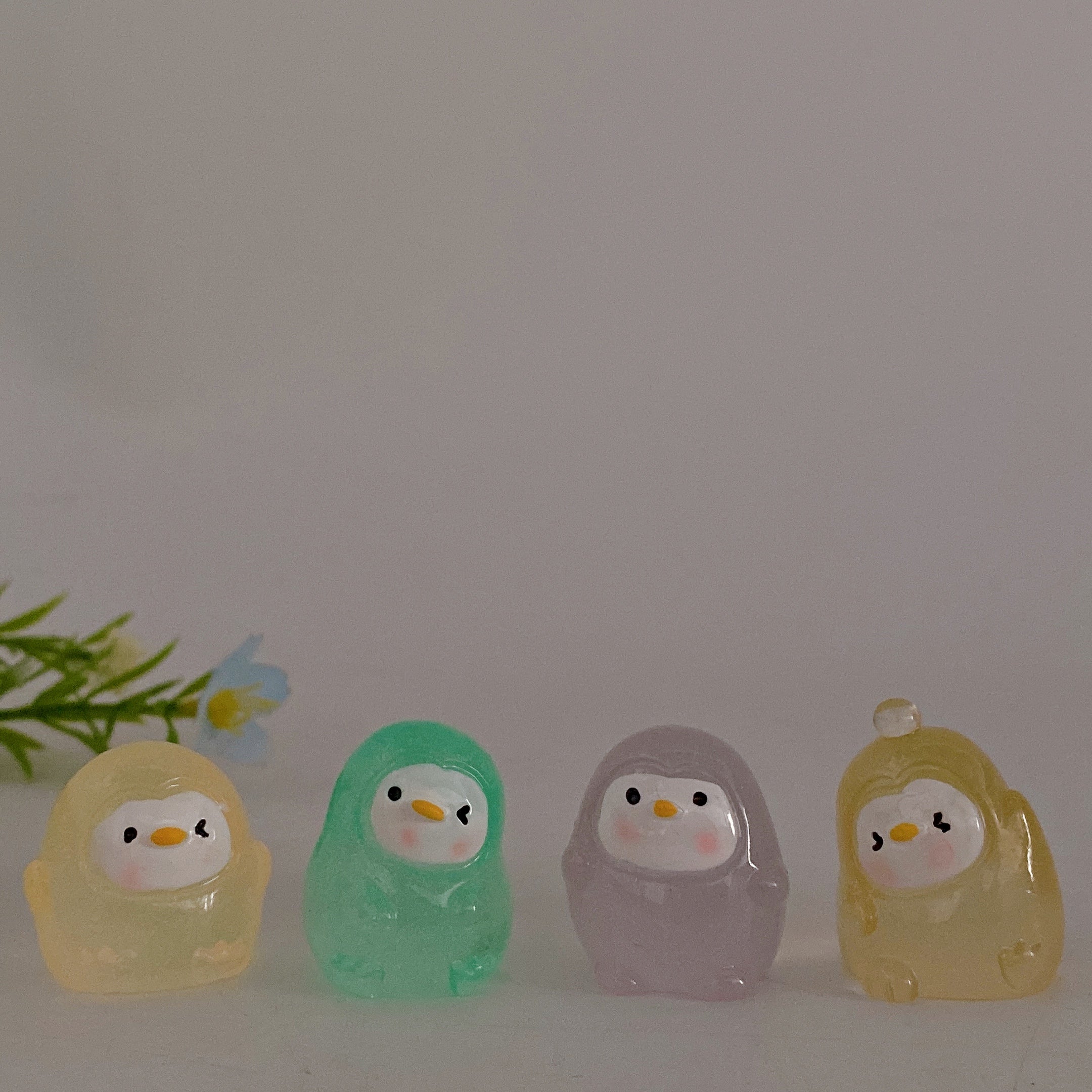 1.1-inch Luminous Crystal Penguin Carving Figurine