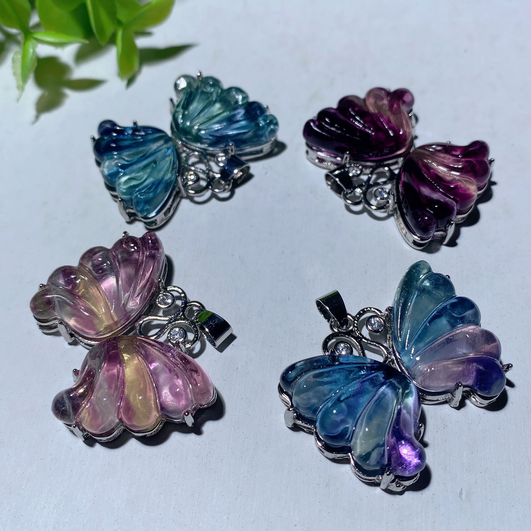 Pendentif papillon en fluorite de 1,4 pouce, guérison par les cristaux