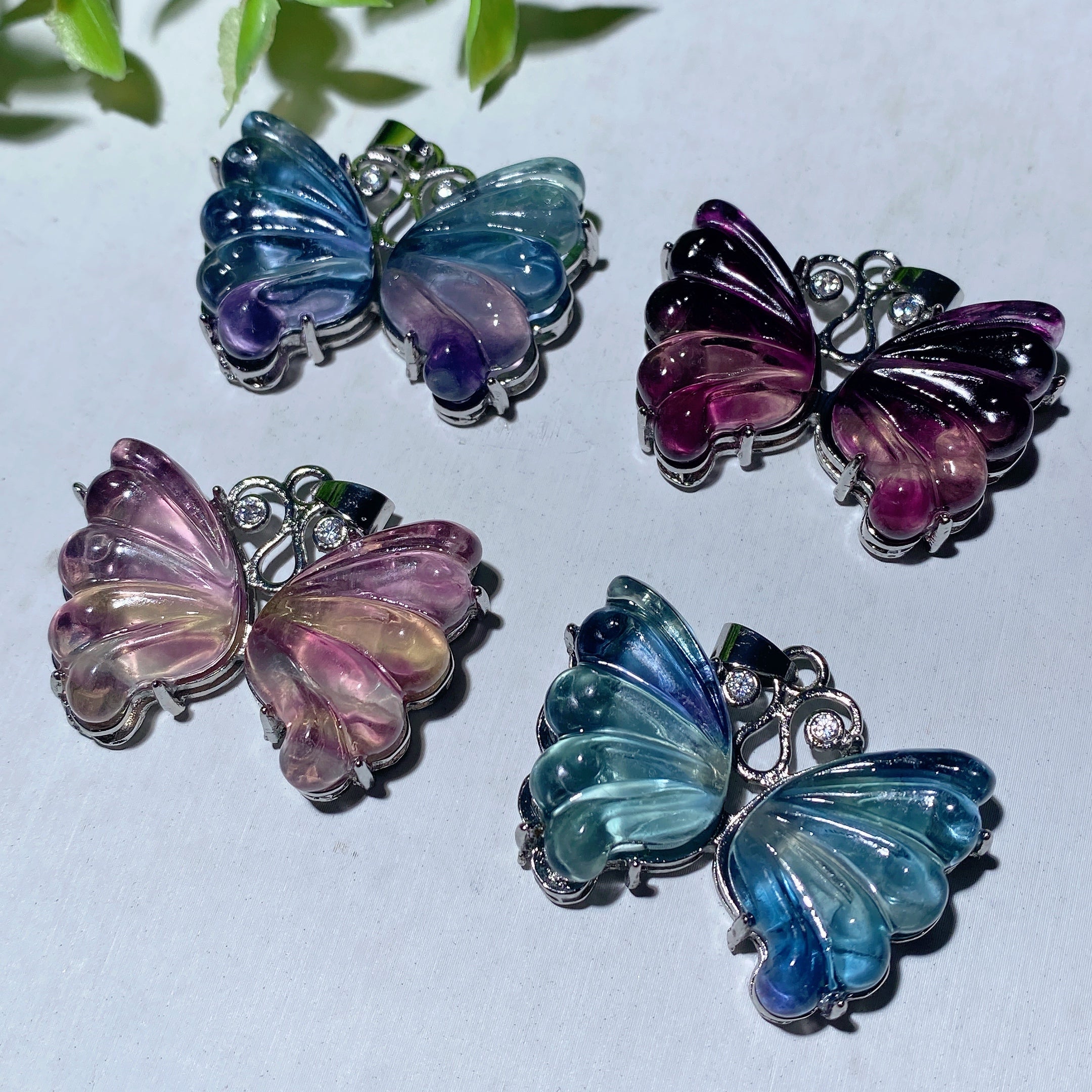 Pendentif papillon en fluorite de 1,4 pouce, guérison par les cristaux
