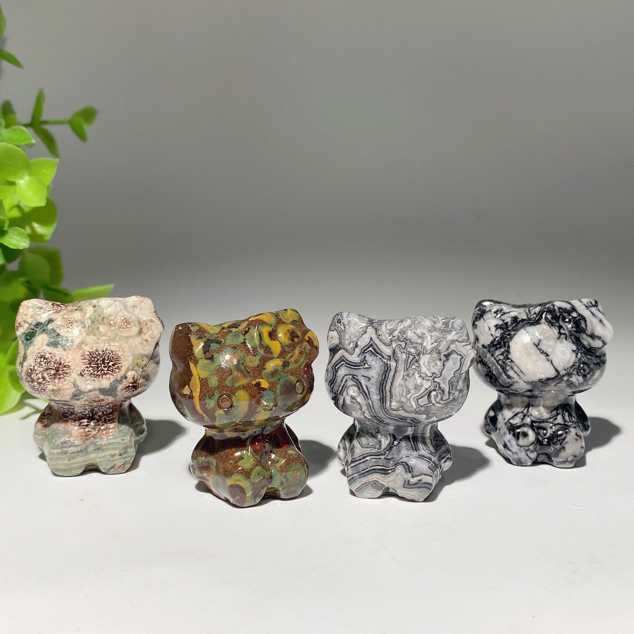 1.6-inch Mixed Crystal Hello Kitty Figure | Healing Energy Cat
