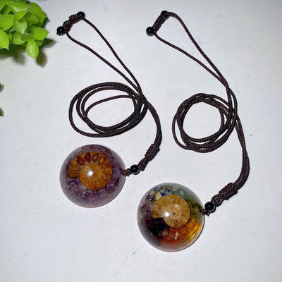 Pendentif ammonite infusé de résine de 1,6 pouce avec éclats d'améthyste