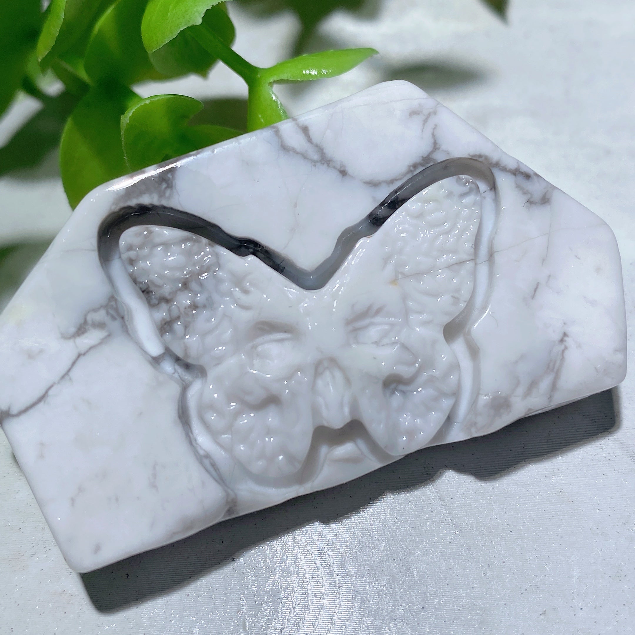 Dalles de cristal mixtes de 1,8 à 2,2 pouces avec sculptures de crânes de papillon