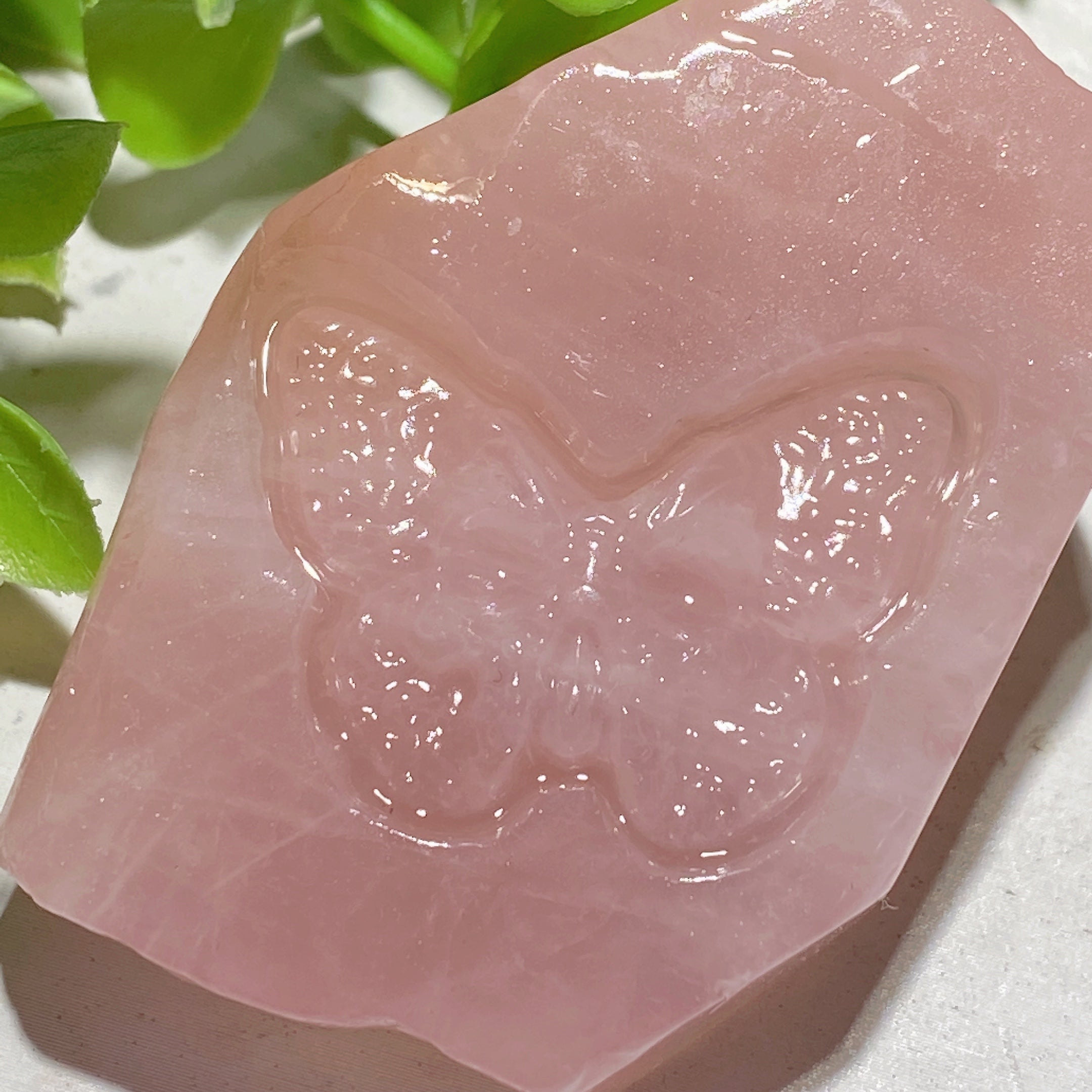 Dalles de cristal mixtes de 1,8 à 2,2 pouces avec sculptures de crânes de papillon