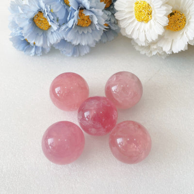 Sphère de quartz rose étoilé de 1,8 pouce pour la guérison et l'énergie