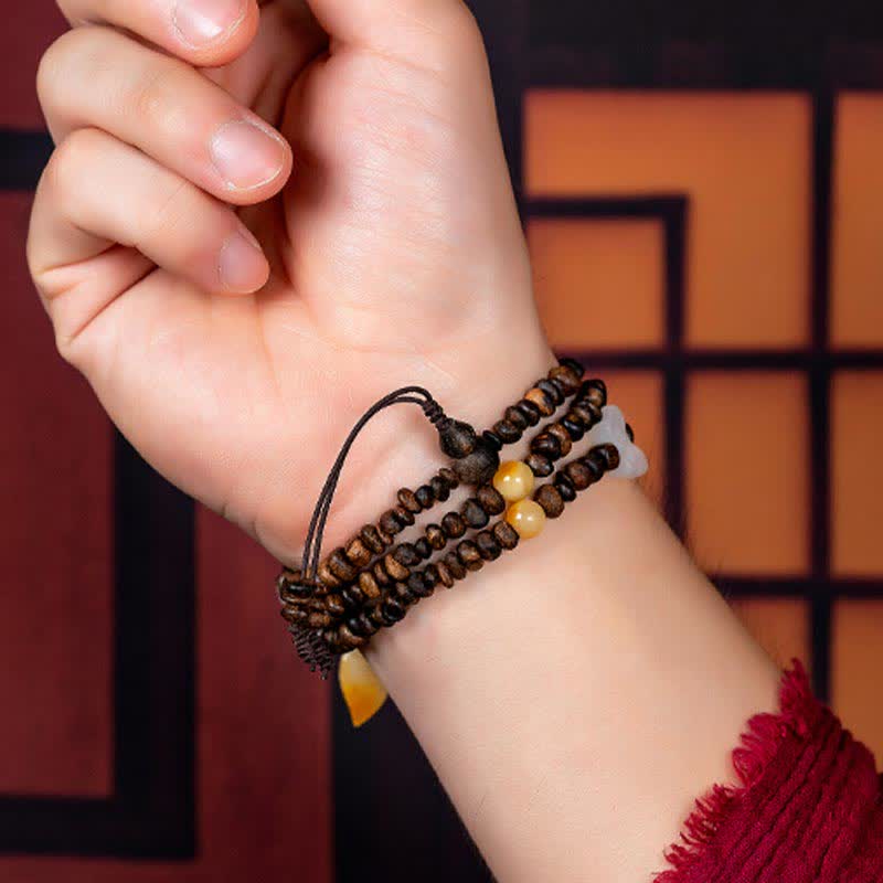 Bracelet Mala 108 perles en bois d'agar pour la paix et la force