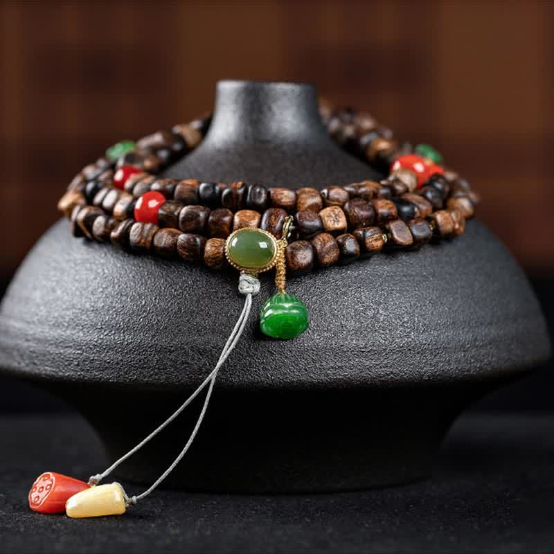 Bracelet Mala 108 perles en bois d'agar pour la paix et la force
