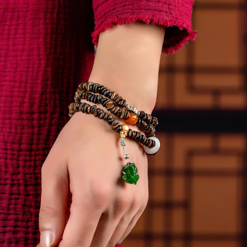 Bracelet Mala 108 perles en bois d'agar pour la paix et la force