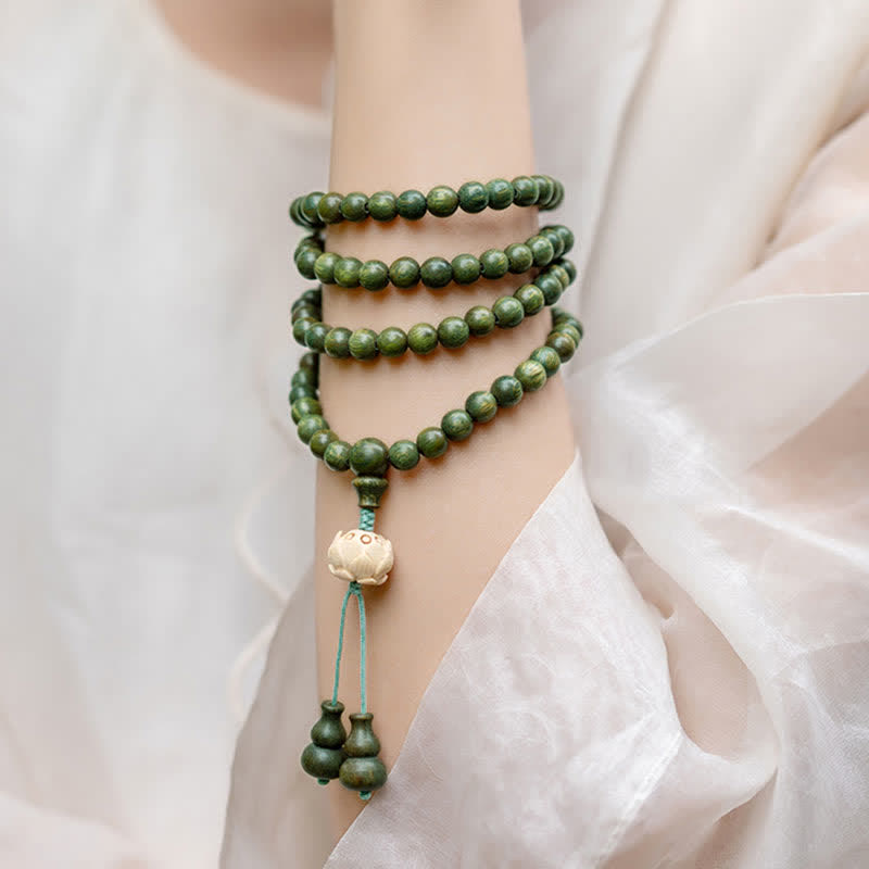Bracelet Mala 108 perles en bois de santal vert et perles de lotus
