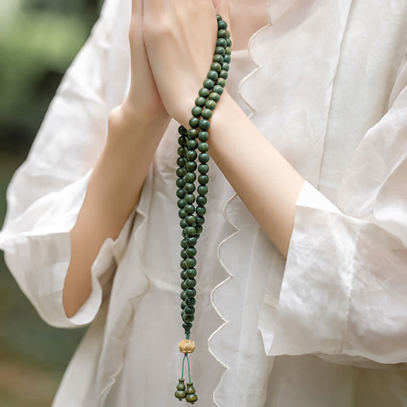 Bracelet Mala 108 perles en bois de santal vert et perles de lotus