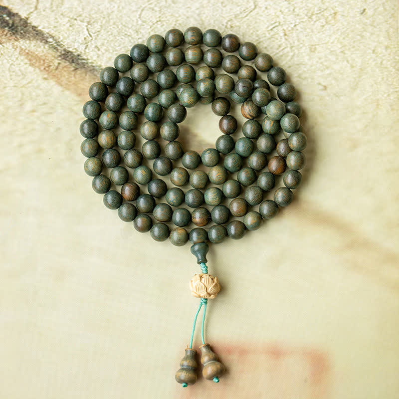 Bracelet Mala 108 perles en bois de santal vert et perles de lotus