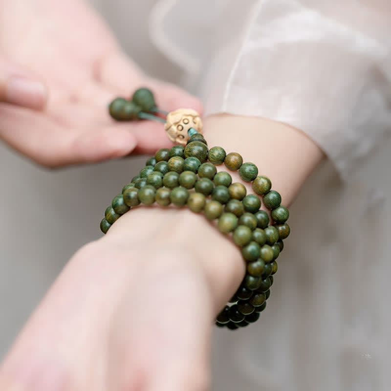 Bracelet Mala 108 perles en bois de santal vert et perles de lotus