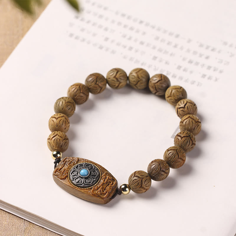 Bracelet Om Mani Padme Hum en bois de santal vert 10 mm