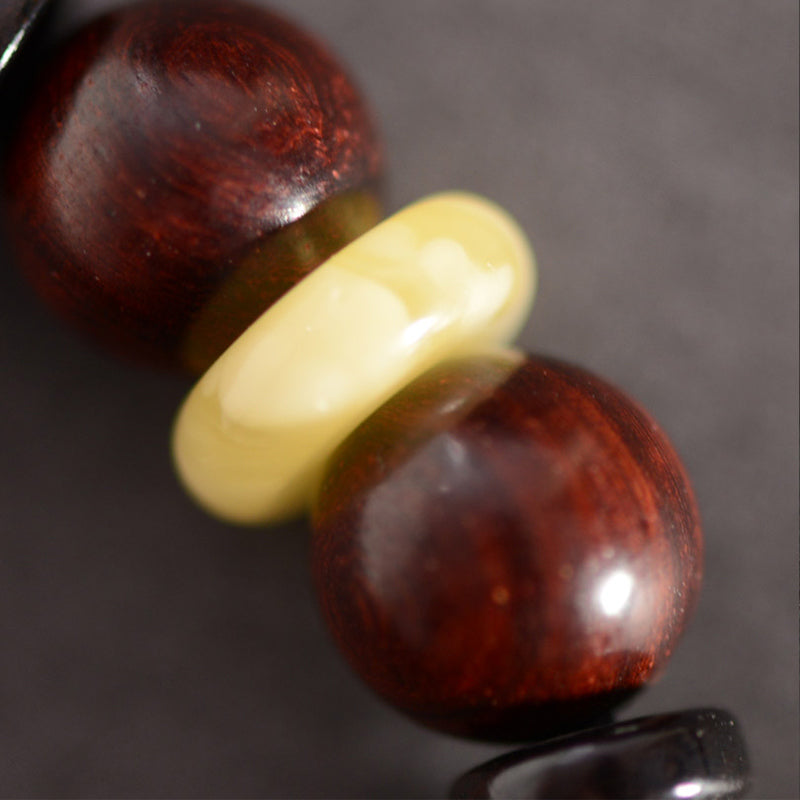 Bracelet de protection Om Mani Padme Hum en bois de santal rouge à petites feuilles de 10 mm