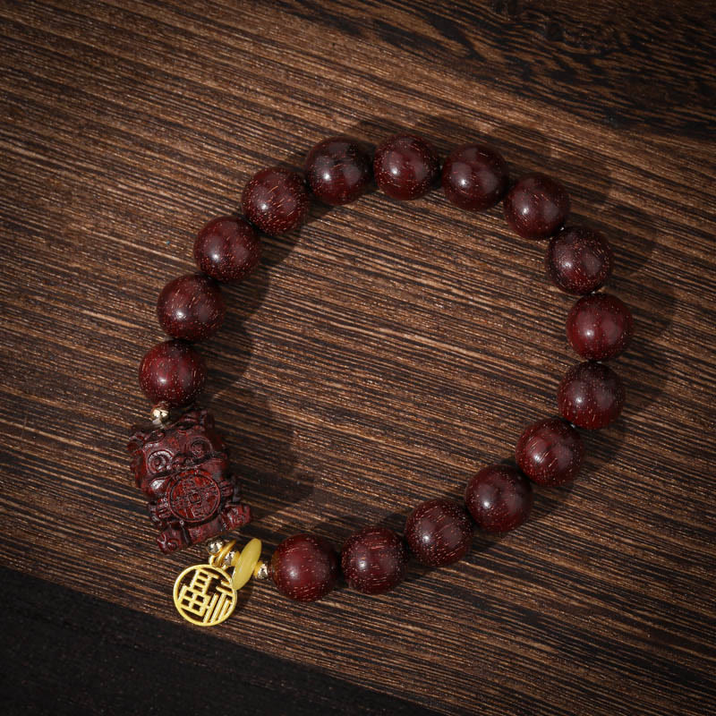 Bracelet spirituel en bois de santal rouge à petites feuilles de 10 mm avec breloque avaleuse en or pour le calme