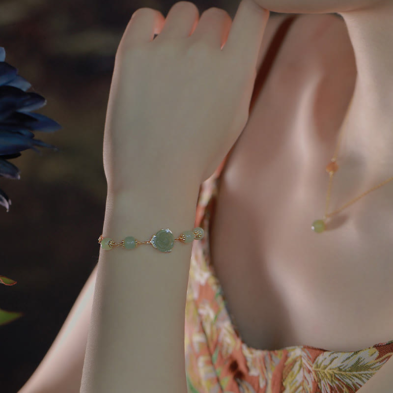 Bracelet porte-bonheur en jade Hetian plaqué or 14 carats avec fleur de rose