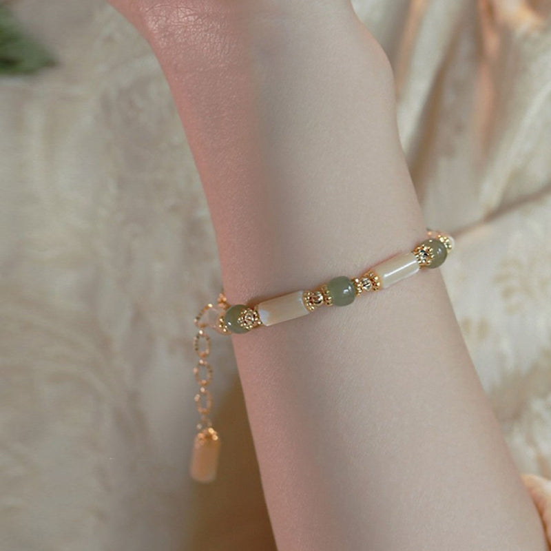 Bracelet en pierre de Tridacna plaqué or 14 carats et jade Hetian en bambou