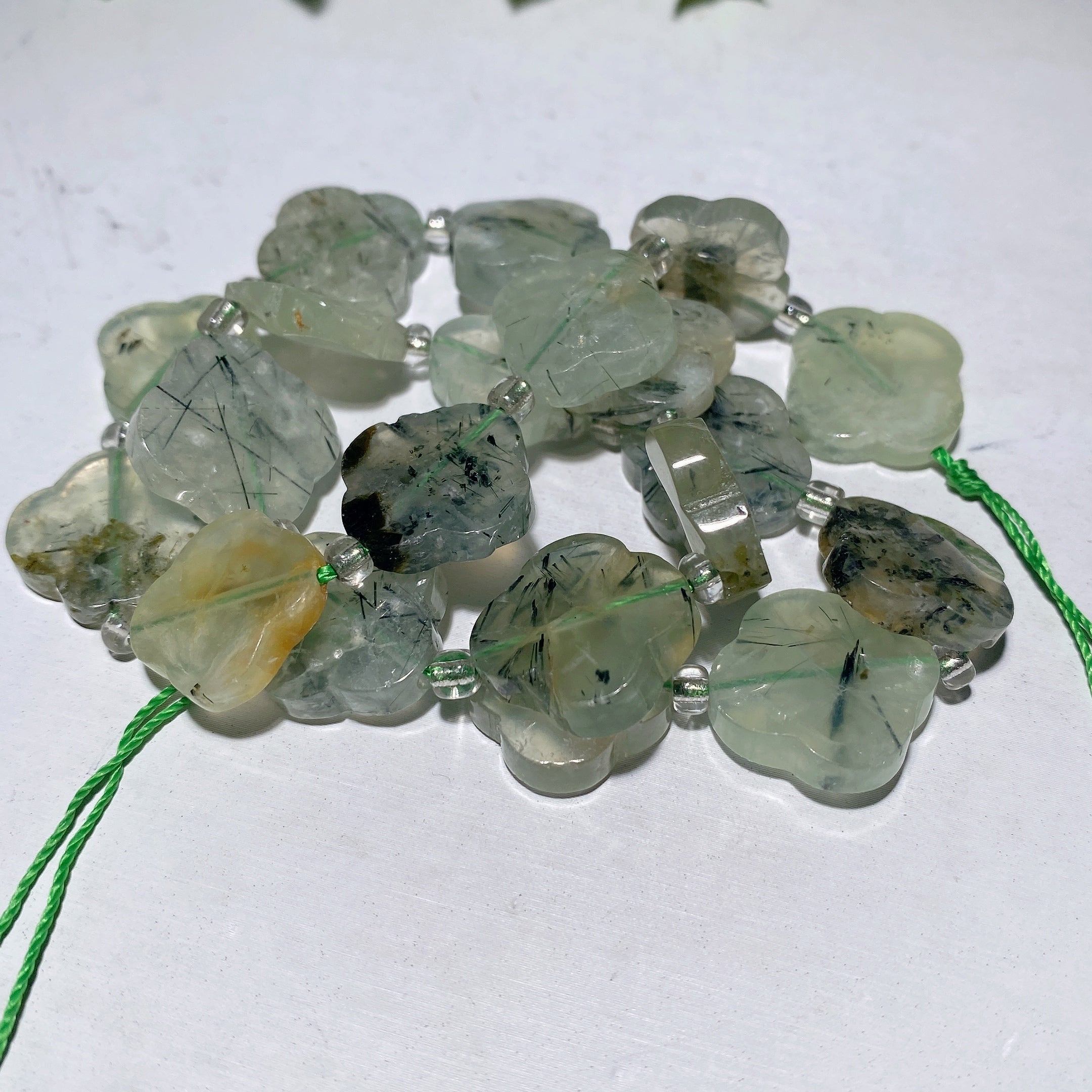 Fil de cristal mixte en forme de trèfle à quatre feuilles de 15 pouces