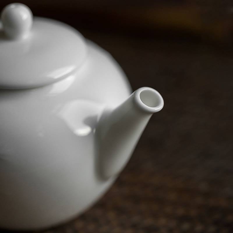 Théière chinoise en céramique de 150 ml avec motif gravé en bambou et pin prunier