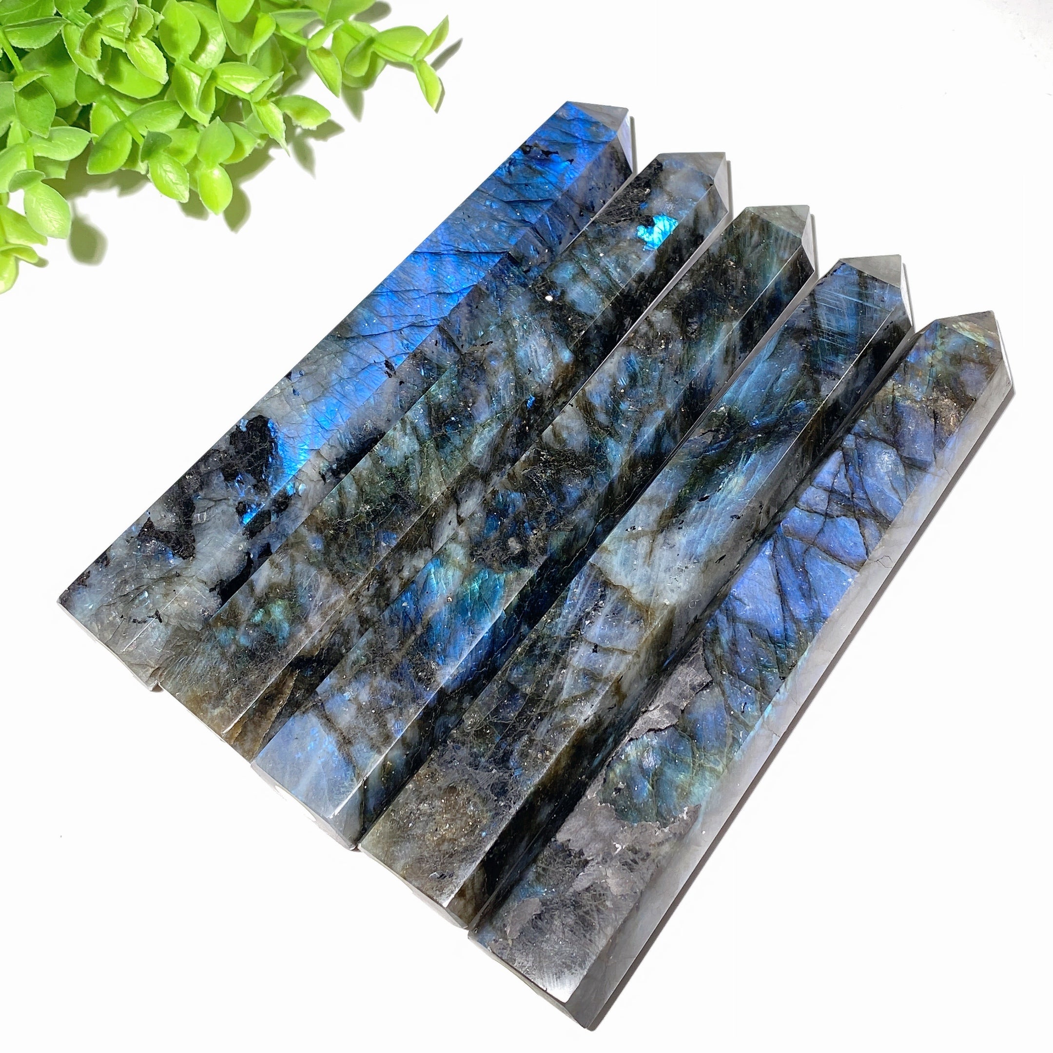 Tour de cristal de guérison en labradorite de 16 à 18 cm pour l'énergie