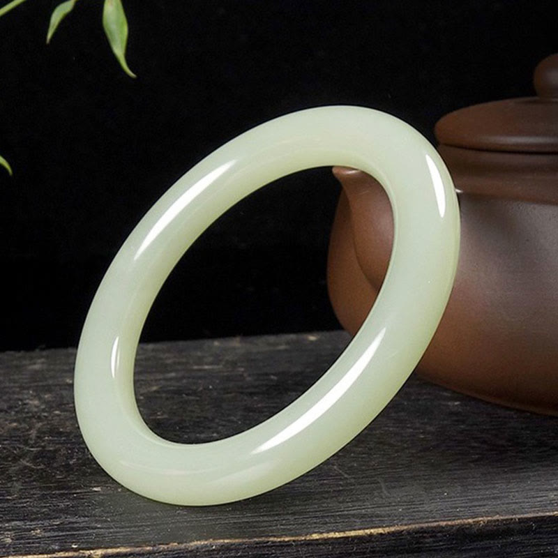 Bracelet jonc en jade vert blanc naturel pour la prospérité 56 mm