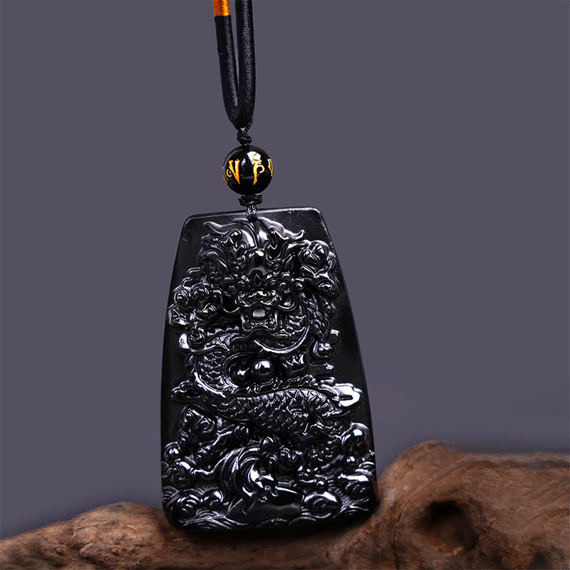 Collier en obsidienne noire sculpté avec un dragon pour la chance et la protection