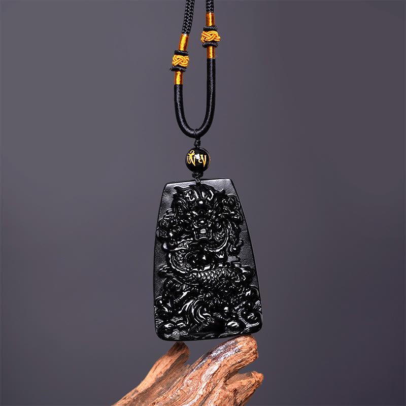 Collier en obsidienne noire sculpté avec un dragon pour la chance et la protection